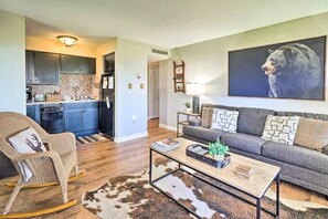 Condo, 1 King Bed (The Summit) | Living area - The Summit (Gatlinburg)