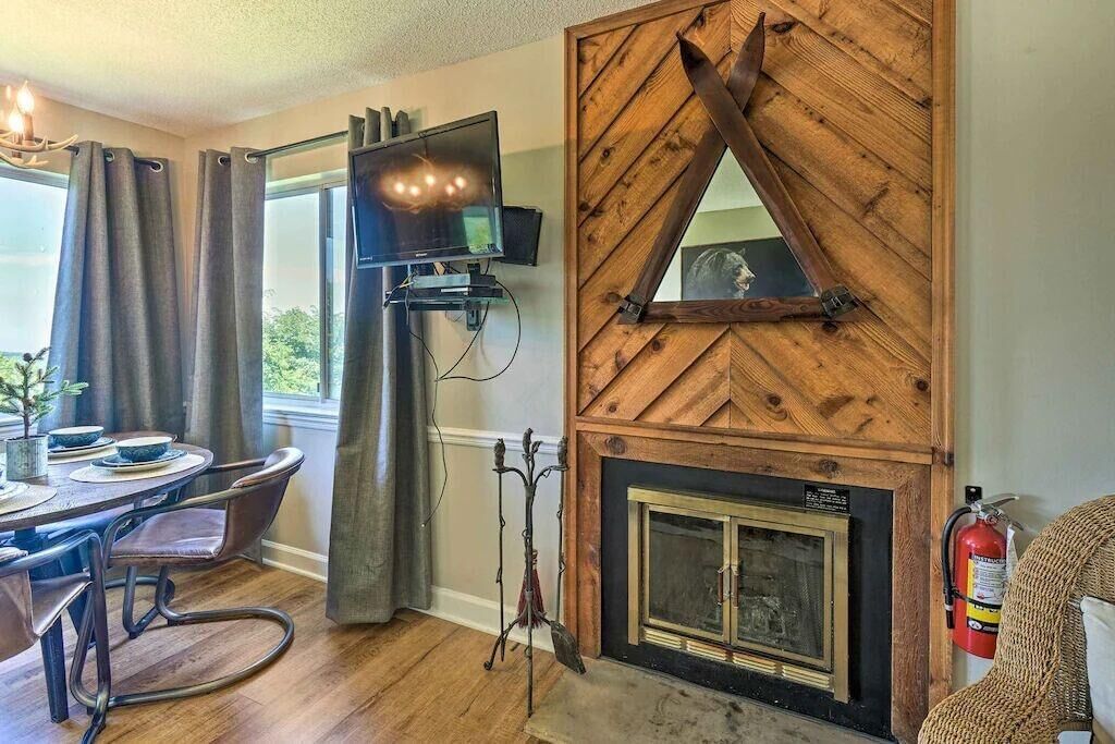 Condo, 1 King Bed (The Summit) | Dining