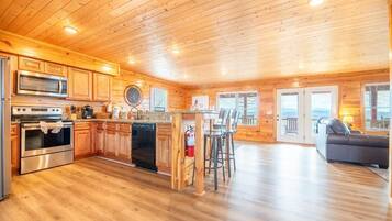 House, Multiple Beds (Time To Unwind) | Private kitchen