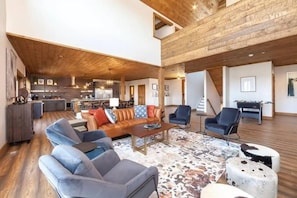 House, Multiple Beds (Top of the Summit Lodge) | Living area - Top of the Summit Lodge (Sevierville)