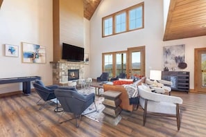House, Multiple Beds (Top of the Summit Lodge) | Living area - Top of the Summit Lodge (Sevierville)