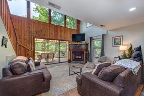 Ferienhaus, Mehrere Betten (Z - Treehouse Overlook) | Wohnbereich