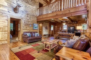 House, Multiple Beds (Z - Uncle Buck's Cabin) | Living area - Z - Uncle Buck's Cabin (Pigeon Forge)