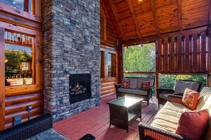 House, Multiple Beds (Z - Uncle Buck's Cabin) | Property grounds - Z - Uncle Buck's Cabin (Pigeon Forge)