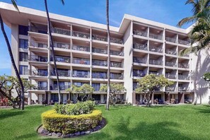 A multi-story hotel with balconies, a well-maintained lawn, and palm trees. - *New* Fall Sale Ocean-View Kihei Condo Across From Kamaole II (Kihei)