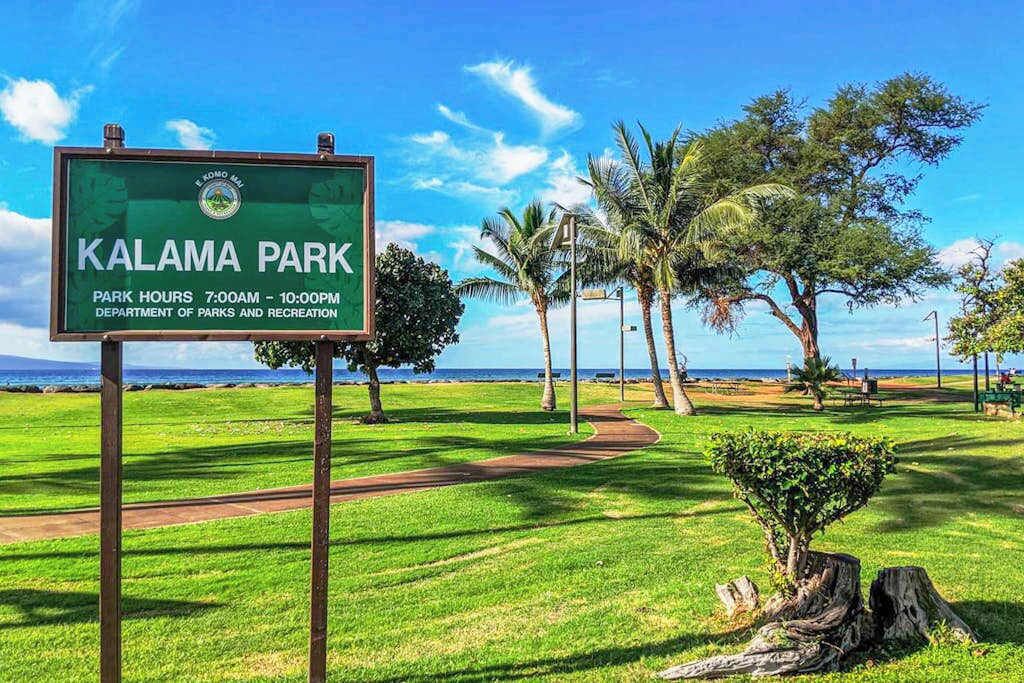 A sign for Kalama Park with park hours and the Department of Parks and Recreation.