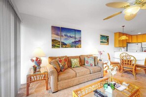 TV, DVD player, offices - Kihei Condo with Pool, Grill & Private Laundry (Kihei)