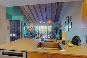 Interior - Kihei Loft Condo with Private Lanai, Resort Pool & Tennis (Kihei)
