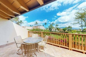 Outdoor dining - Tropical-View Kihei Condo with Pools, Hot Tub, AC & Tennis (Kihei)
