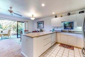 Coffee/tea maker, fridge, microwave, oven - Well-Located Kihei Condo with Lagoon Pool, Hot Tub, AC & Tennis (Kihei)