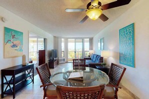 TV, offices - Sunny Fourth-Floor Kihei Condo with Shared Pool & Fast WiFi (Kihei)