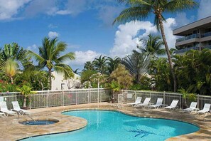 Pool - Sunny Fourth-Floor Kihei Condo with Shared Pool & Fast WiFi (Kihei)