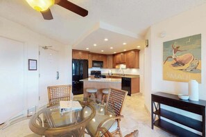 Dining - Sunny Fourth-Floor Kihei Condo with Shared Pool & Fast WiFi (Kihei)