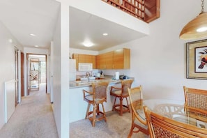 Dining - Ocean-View Top-Floor Kihei Condo with Pool, Hot Tub, AC & W/D (Kihei)