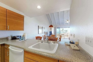 Coffee/tea maker, fridge, microwave, oven - Ocean-View Top-Floor Kihei Condo with Pool, Hot Tub, AC & W/D (Kihei)