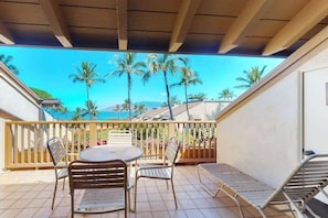 Outdoor dining - Ocean-View Top-Floor Kihei Condo with Pool, Hot Tub, AC & W/D (Kihei)