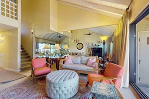 TV, DVD player, offices - Top-Floor Ocean-View Kihei Condo with Lagoon Pool, Hot Tub & AC (Kihei)
