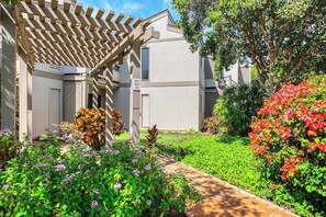 Exterior - Unwind in a Wailea Oceanview Home with Private Lanai & Pool (Wailea)