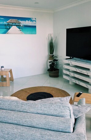 Living area - Gold Coast Penthouse Escape - Where every window is a view! (Surfers Paradise)