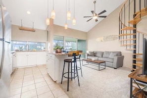 TV - Kihei Ocean-View Condo with Pool, Lanai & Full Kitchen (Kihei)