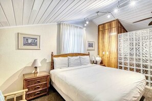 Desk, iron/ironing board, WiFi, bed sheets - Oceanfront Lahaina Condo with Pool, Fast WiFi & Views of Lanai (Lahaina)