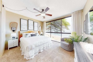 2 bedrooms, iron/ironing board, travel cot, WiFi - Oceanfront Lahaina Views with Direct Beach Access (Lahaina)