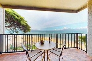 Outdoor dining - Oceanfront Lahaina Views with Direct Beach Access (Lahaina)