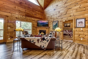 House, Multiple Beds (Willow Heights Lodge) | Living area - Willow Heights Lodge (Sevierville)