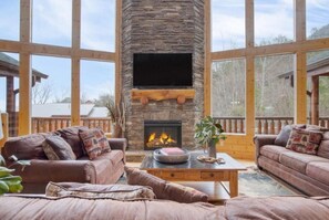 Casa, letti multipli (Whispering Pines) | Area soggiorno