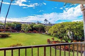 Property grounds - Kihei Condo with Shared Pool & Grill - Beaches & Beyond (Kihei)