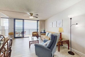 TV, DVD player, offices - Oceanfront Lahaina Steps from Pohaku Park (Lahaina)