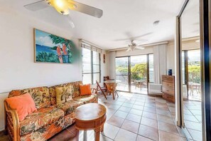 TV, DVD player, offices - Kihei Condo with AC, Pool & W/D - Close to the Beaches (Kihei)