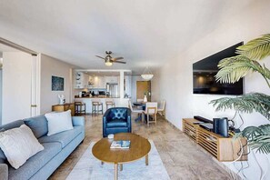 Fernseher, DVD-Player, Stereoanlage, Arbeitsbereiche