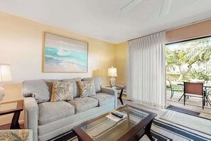 TV, DVD player, offices - Kihei Condo with Pool, Hot Tub & Grill Near Surf, Biking & Golf (Kihei)