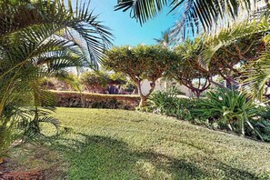 Property grounds - Kihei Condo with Pool, Hot Tub & Grill Near Surf, Biking & Golf (Kihei)