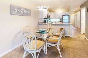 Dining - Kihei Condo with Grill, AC, Pools & Hot Tub Near the Beaches (Kihei)