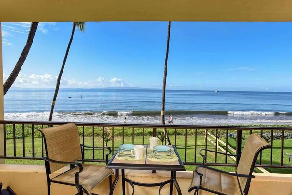 Outdoor dining - Kihei Sugar Beach Condo with Private W/D & WiFi - Surf & Swim (Kihei)