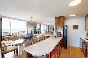 Dining - Ocean-View Kihei Sugar Beach Condo with AC - Great Location (Kihei)