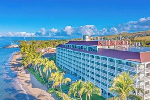 A hotel with a large building, a beach, and palm trees. - Renewed Lahaina Shores Beachfront Condo with Pool, Spa, A/C, Kitchen and Views (Lahaina)