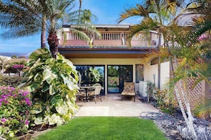 Outdoor dining - Relaxing Kihei Condo with Outdoor Pool, Hot Tub & Fast WiFi (Kihei)