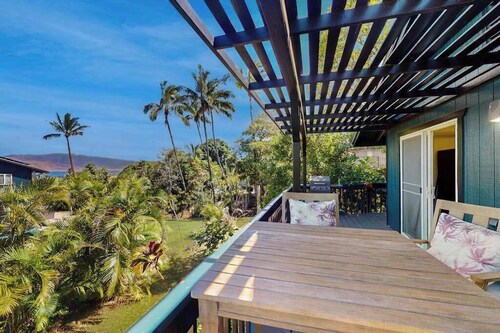 August Special! Remodeled Maui Meadows Cottage with AC, Ocean Views & Lanai