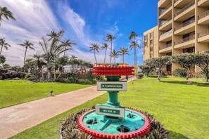 Property grounds - Kihei Sugar Beach Condo with Pool - Great for Surf & Snorkeling (Kihei)