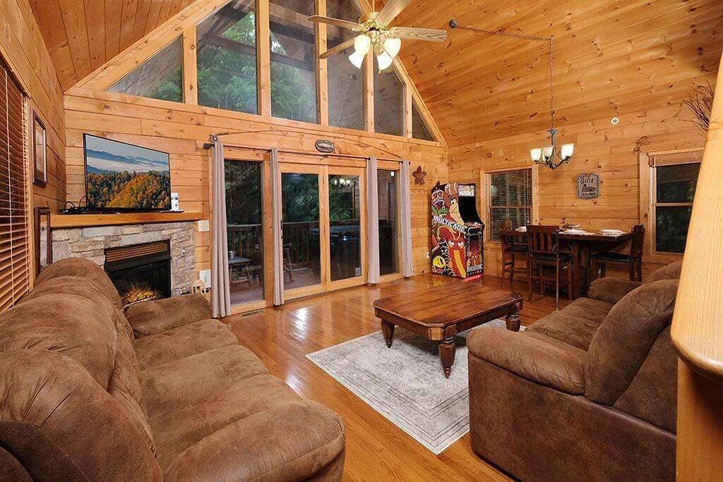 House, 1 King Bed with Sofa bed (Yeti Lodge) | Living area