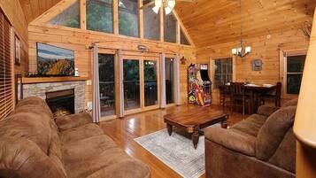 House, 1 King Bed with Sofa bed (Yeti Lodge) | Living area