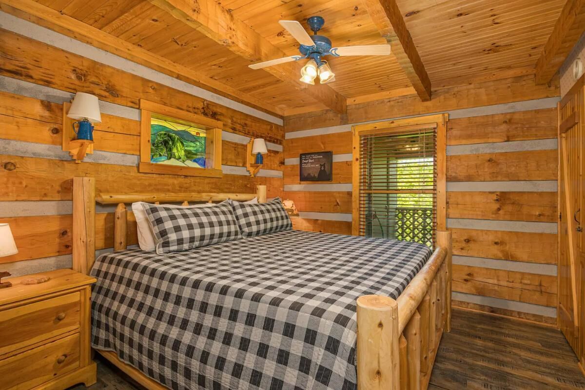 House, 1 King Bed with Sofa bed (Tiny Pines) | 1 bedroom