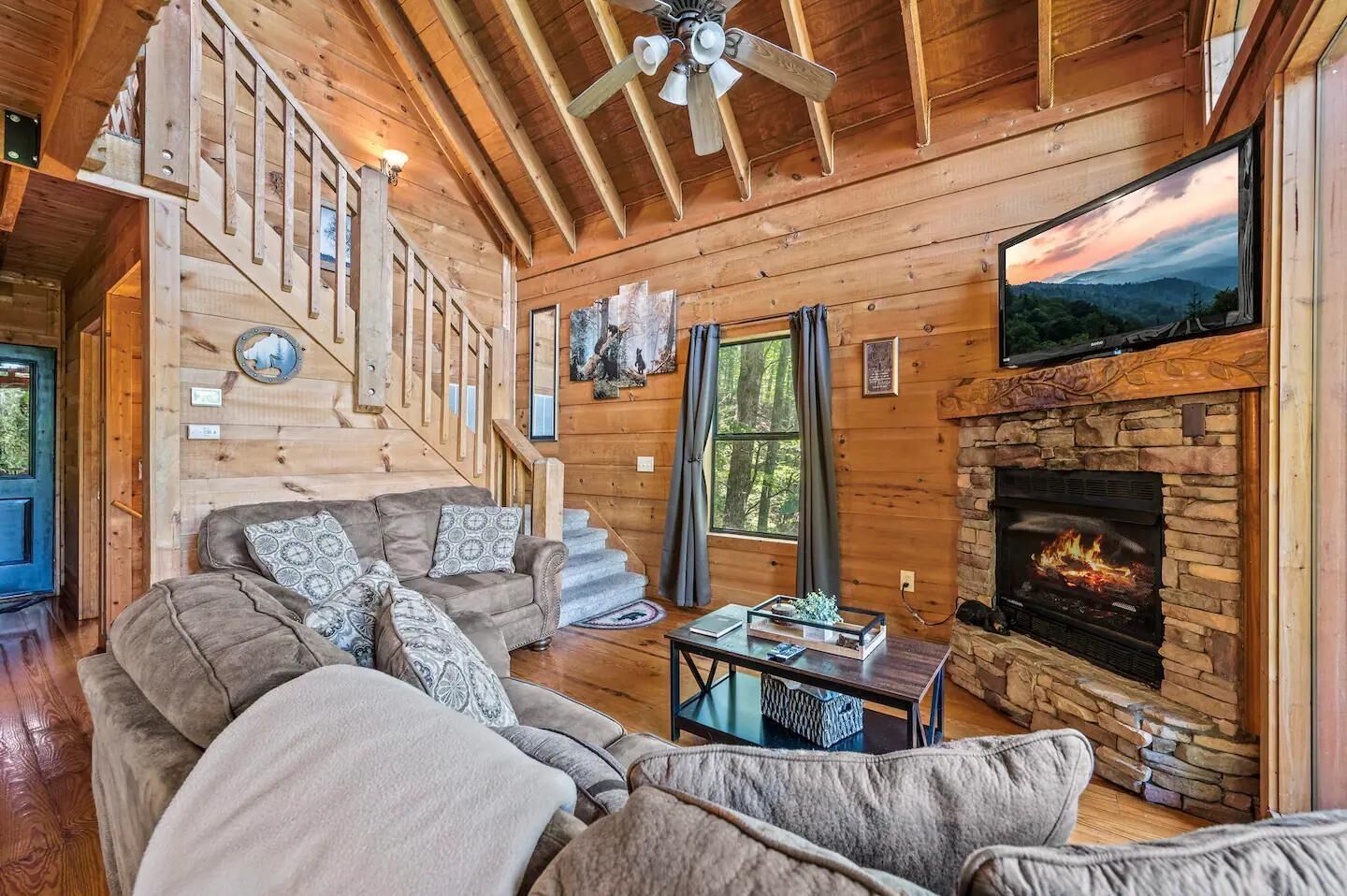 House, Multiple Beds (Friends in High Places 2) | Living area