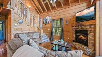 House, Multiple Beds (Friends in High Places 2) | Living area