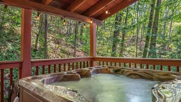House, Multiple Beds (Friends in High Places 2) | Outdoor spa tub