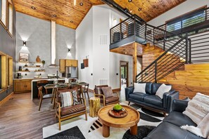 House, Multiple Beds (Luxe 634) | Living area - Luxe 634 (Pigeon Forge)