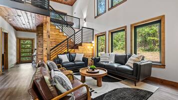 House, Multiple Beds (Luxe 634) | Living area